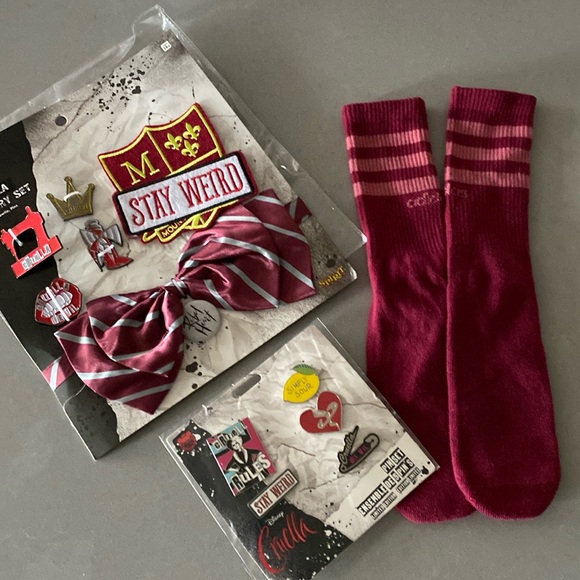 Disney Estella Cruella Live Action DIY School Costume Enamel Pins Dalmatian’s - Picture 4 of 16